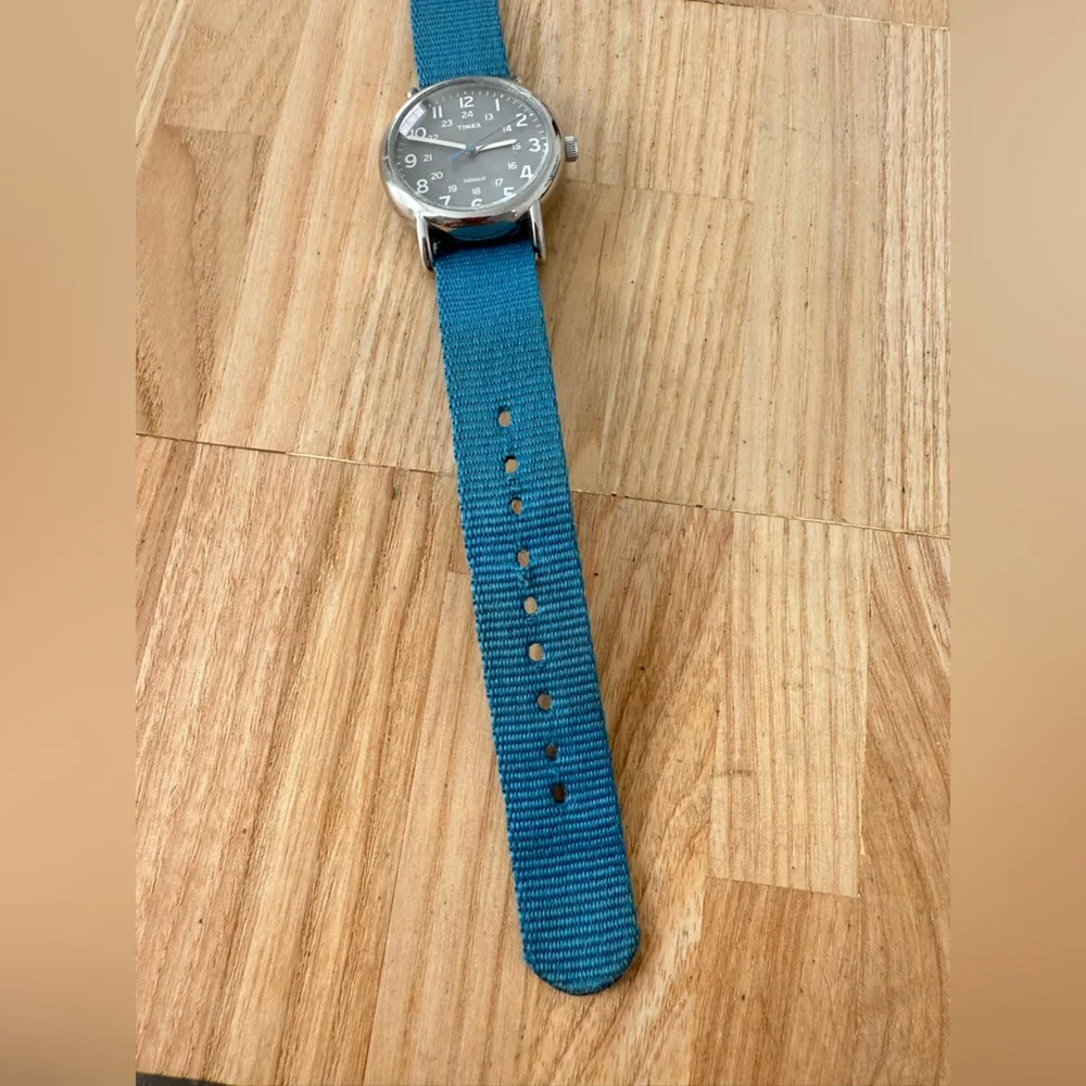 Timex weekender gray dial blue strap NEW BATTERY